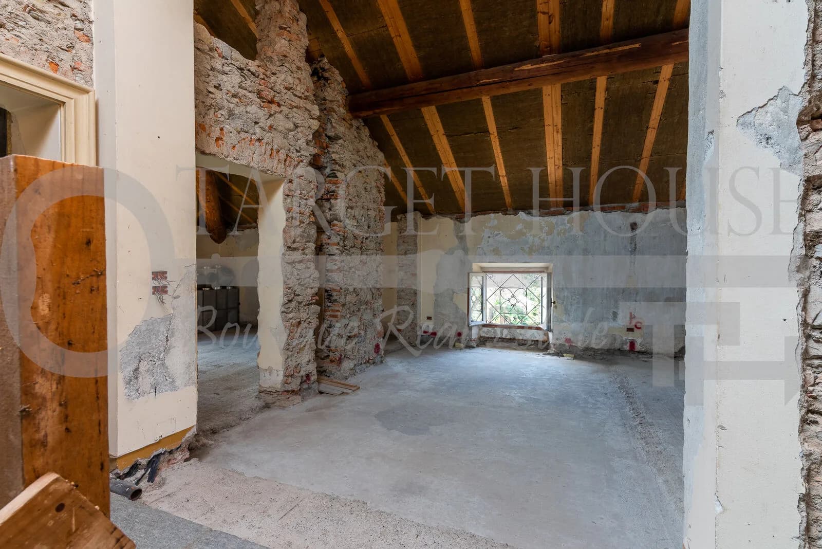 Historic Villa Near Como with 1,500 sqm Garden