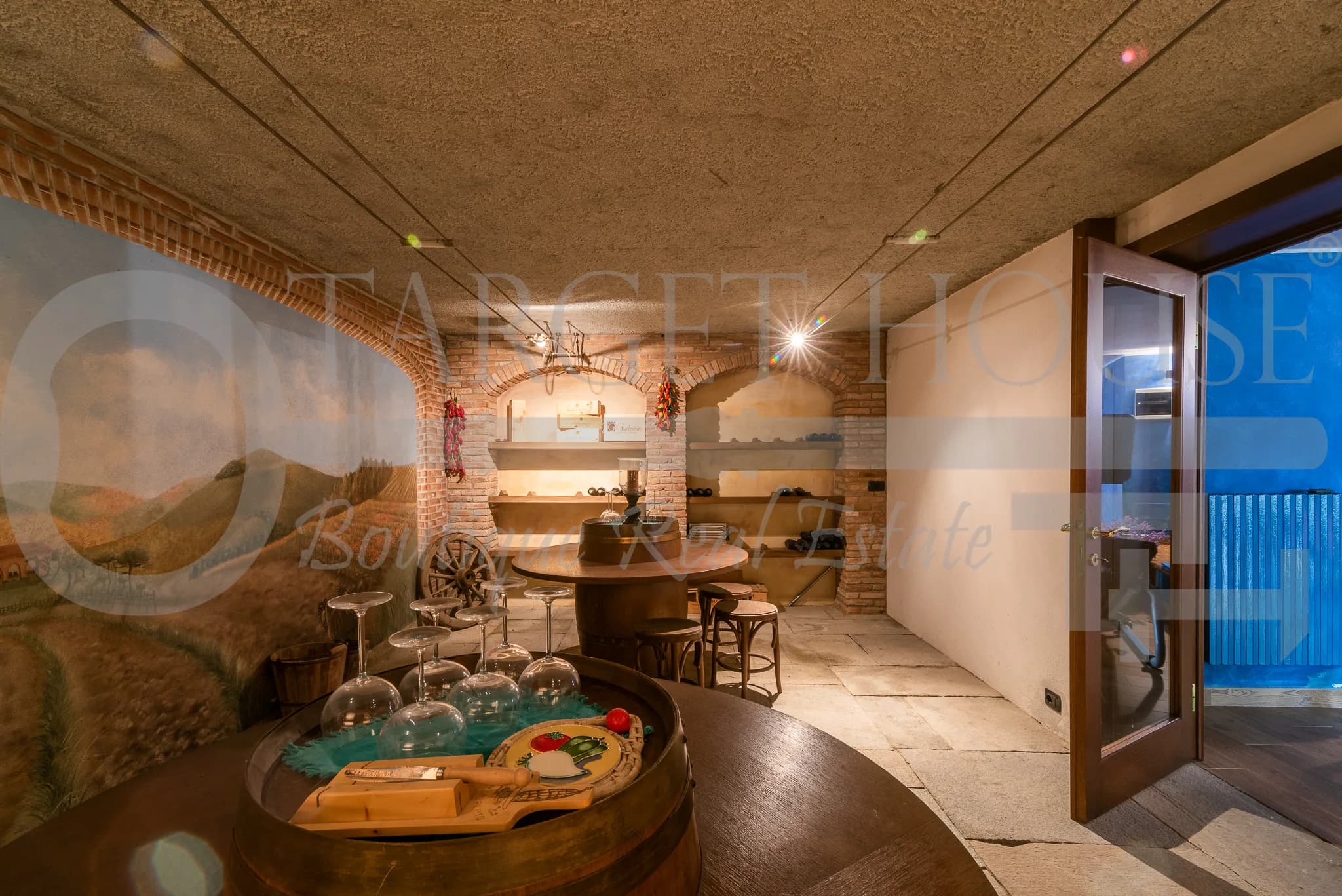 Important Villa with Heated Indoor Pool – Como, Italy — photo 2