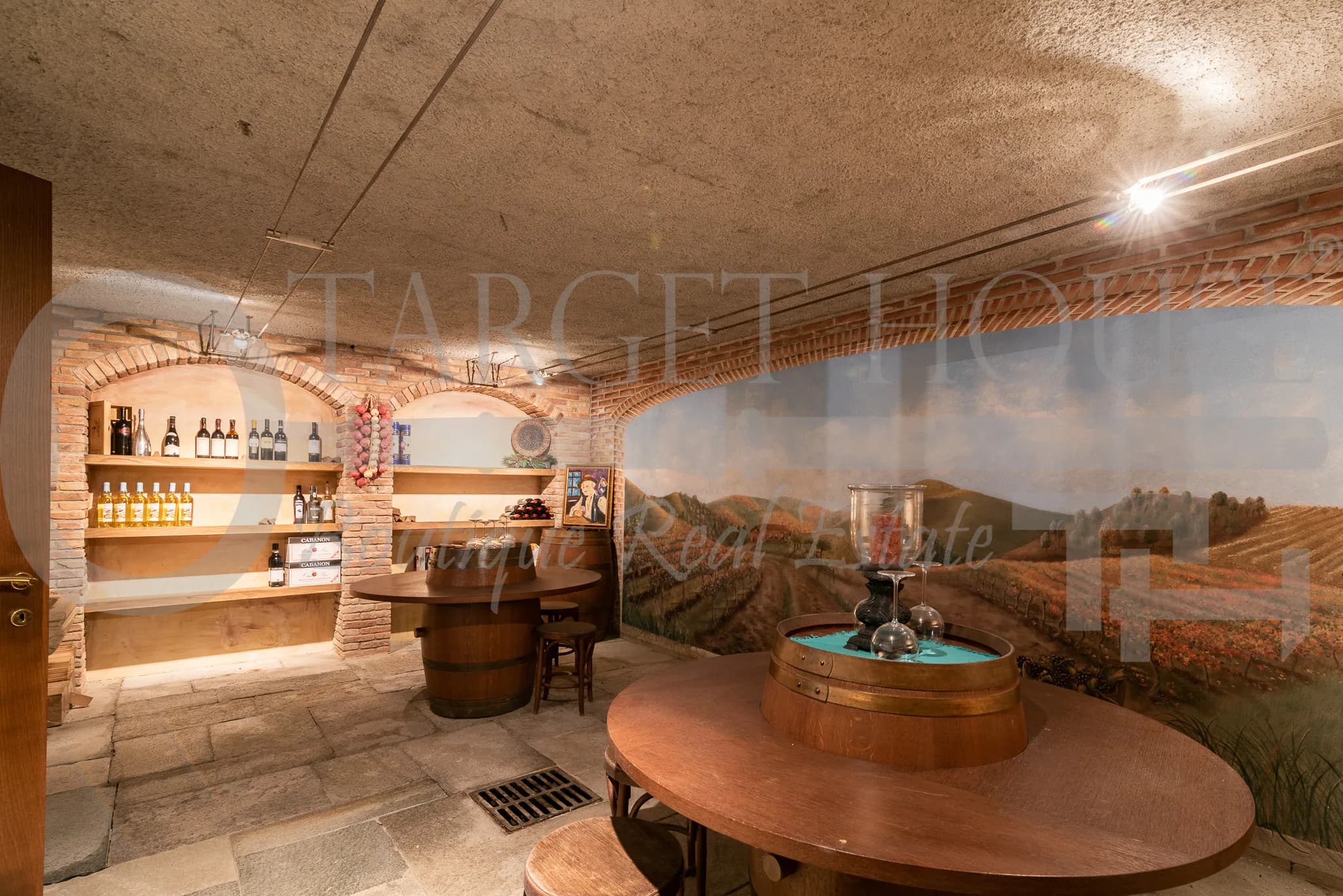 Important Villa with Heated Indoor Pool – Como, Italy — photo 3