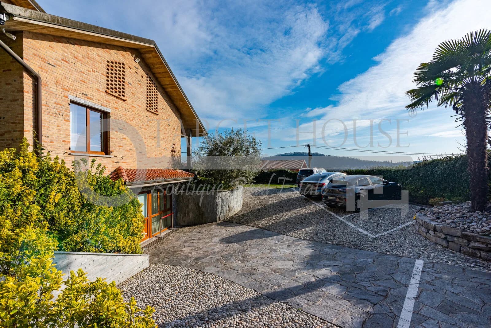Lake Como B&B villa with pool, garden and guest accommodation — gallery photo 4