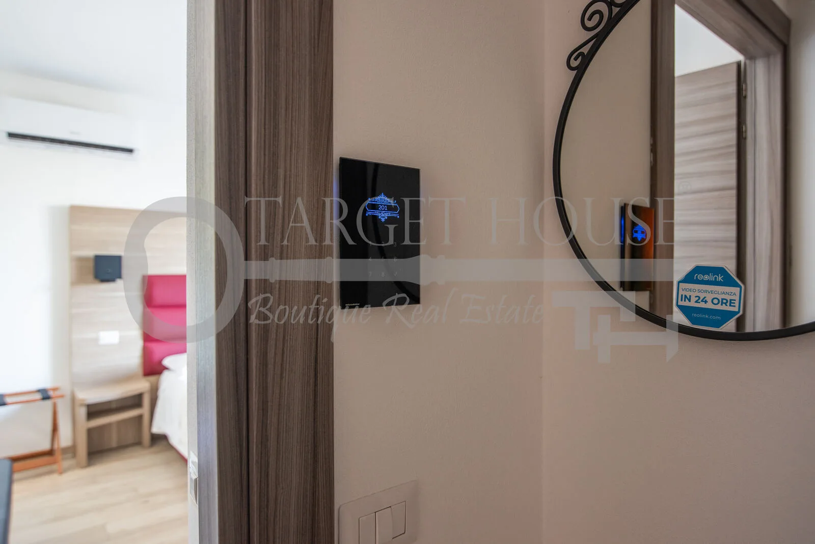 Lake Como B&B villa with pool, garden and guest accommodation — gallery photo 8