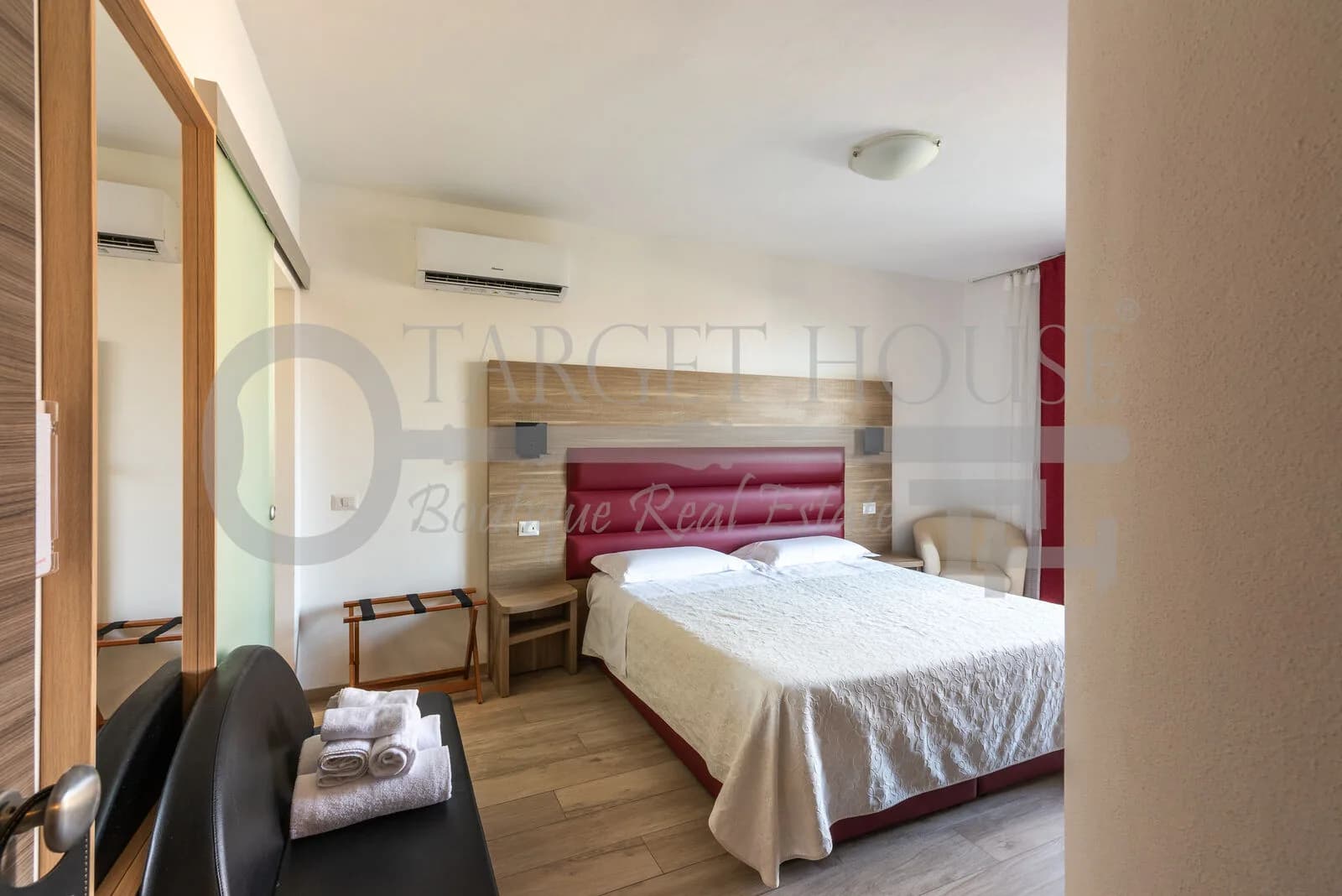 Lake Como B&B villa with pool, garden and guest accommodation — gallery photo 12