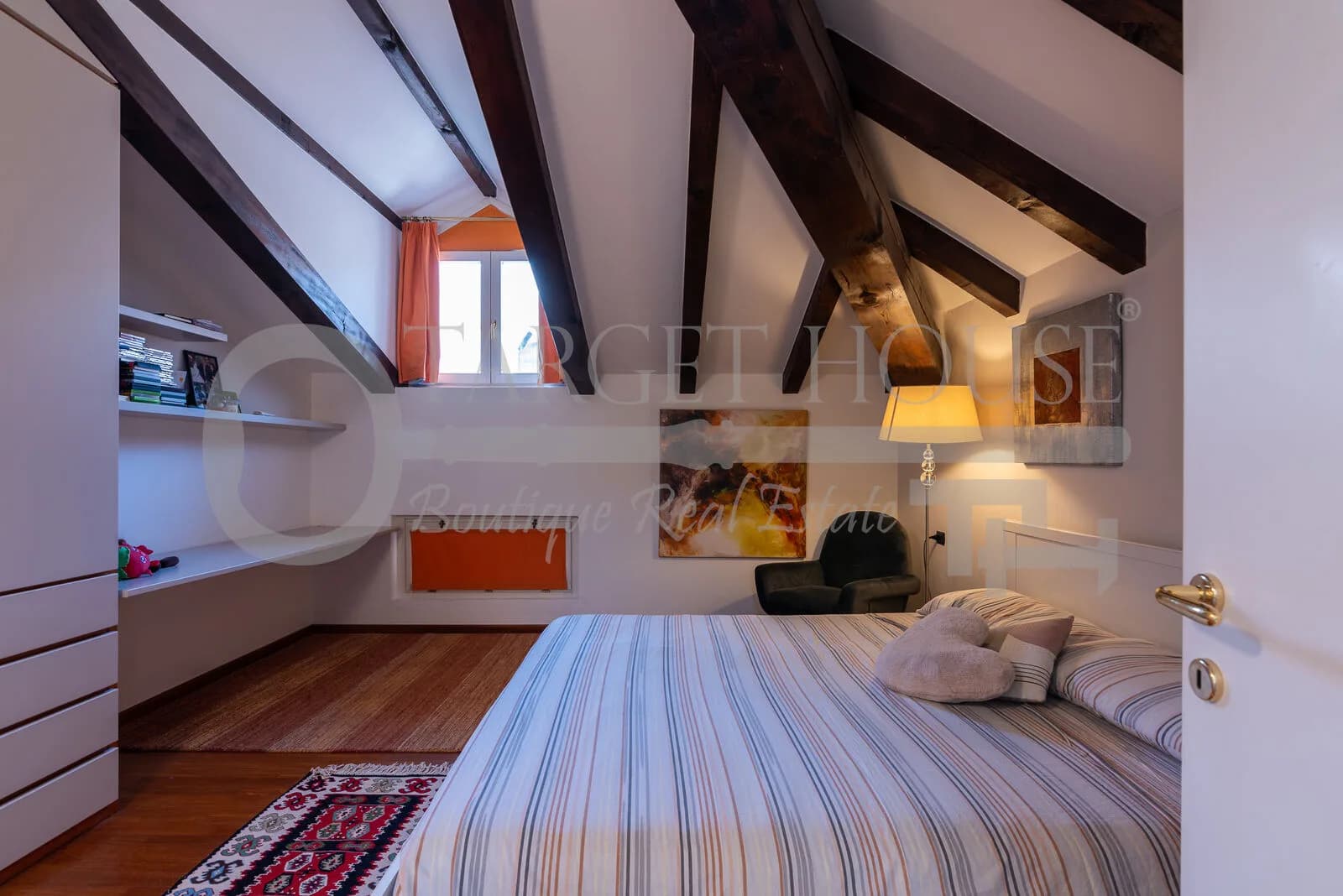 Luxury duplex apartment in central Como near the cathedral and lake — gallery photo 8