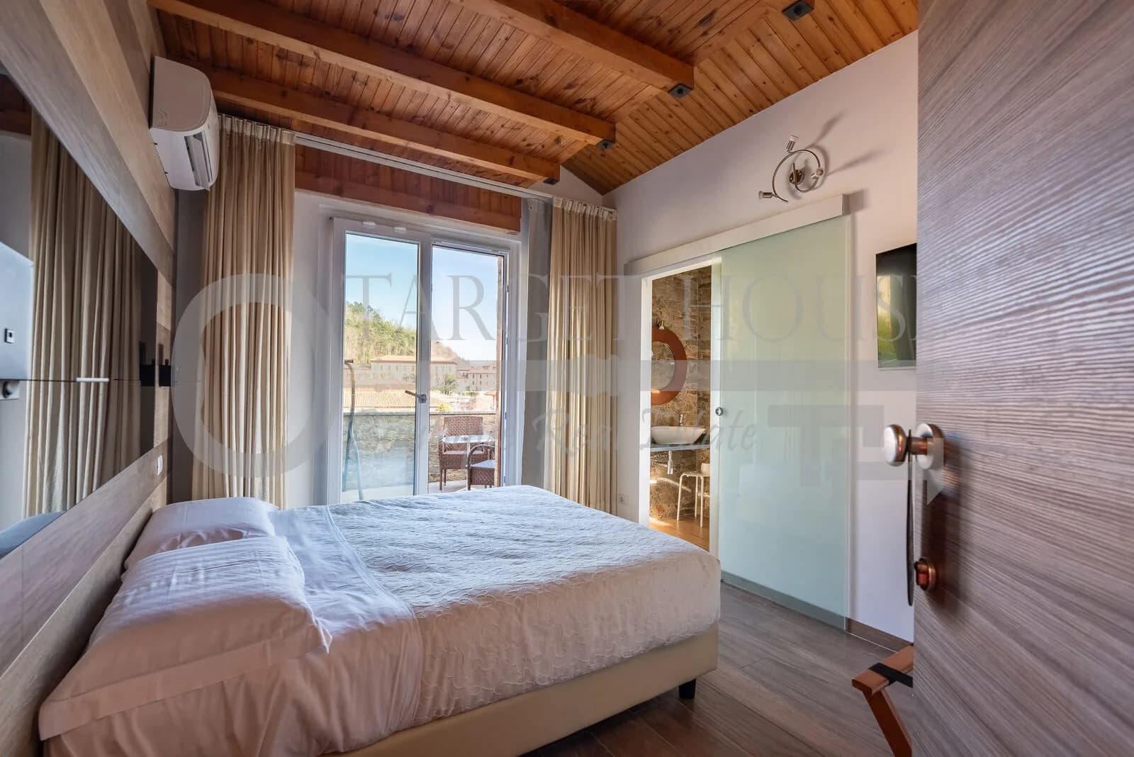 Lake Como B&B villa with pool, garden and guest accommodation — gallery photo 14