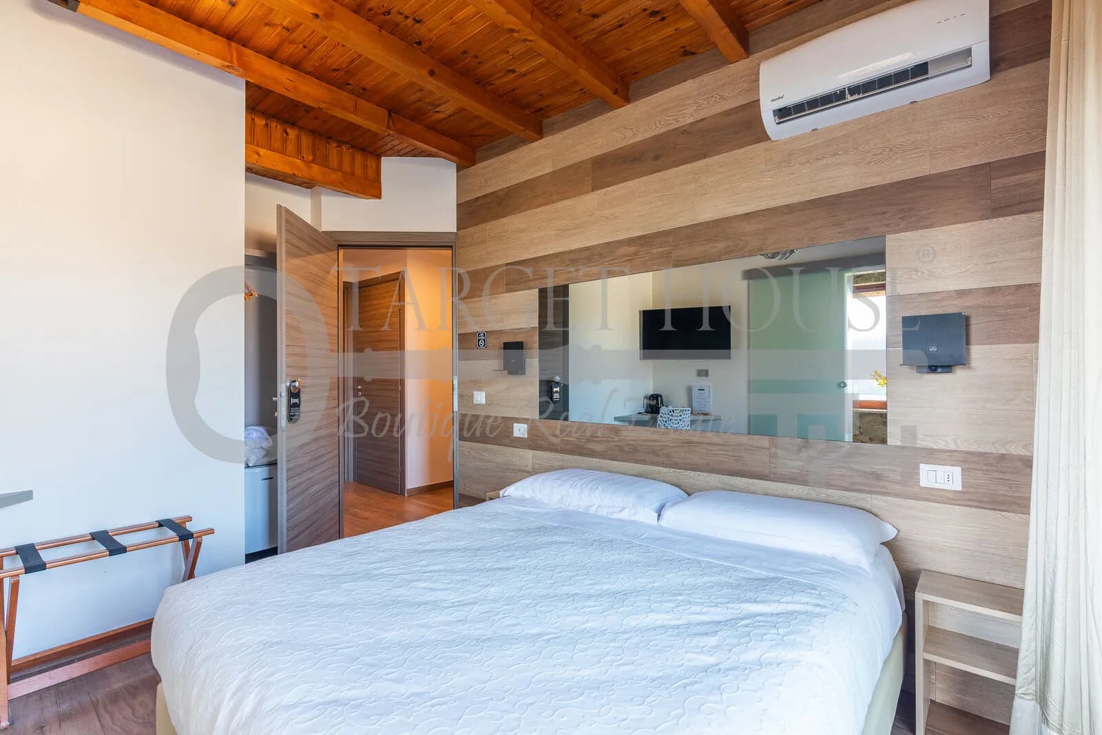 Lake Como B&B villa with pool, garden and guest accommodation — gallery photo 15