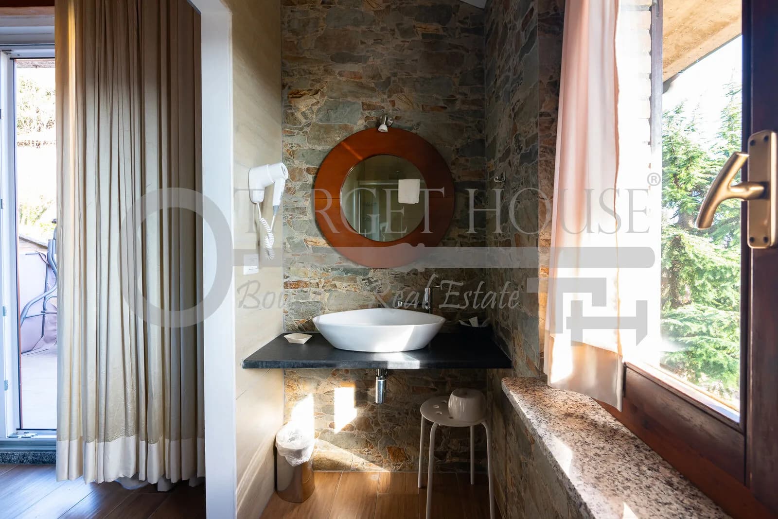 Lake Como B&B villa with pool, garden and guest accommodation — gallery photo 16