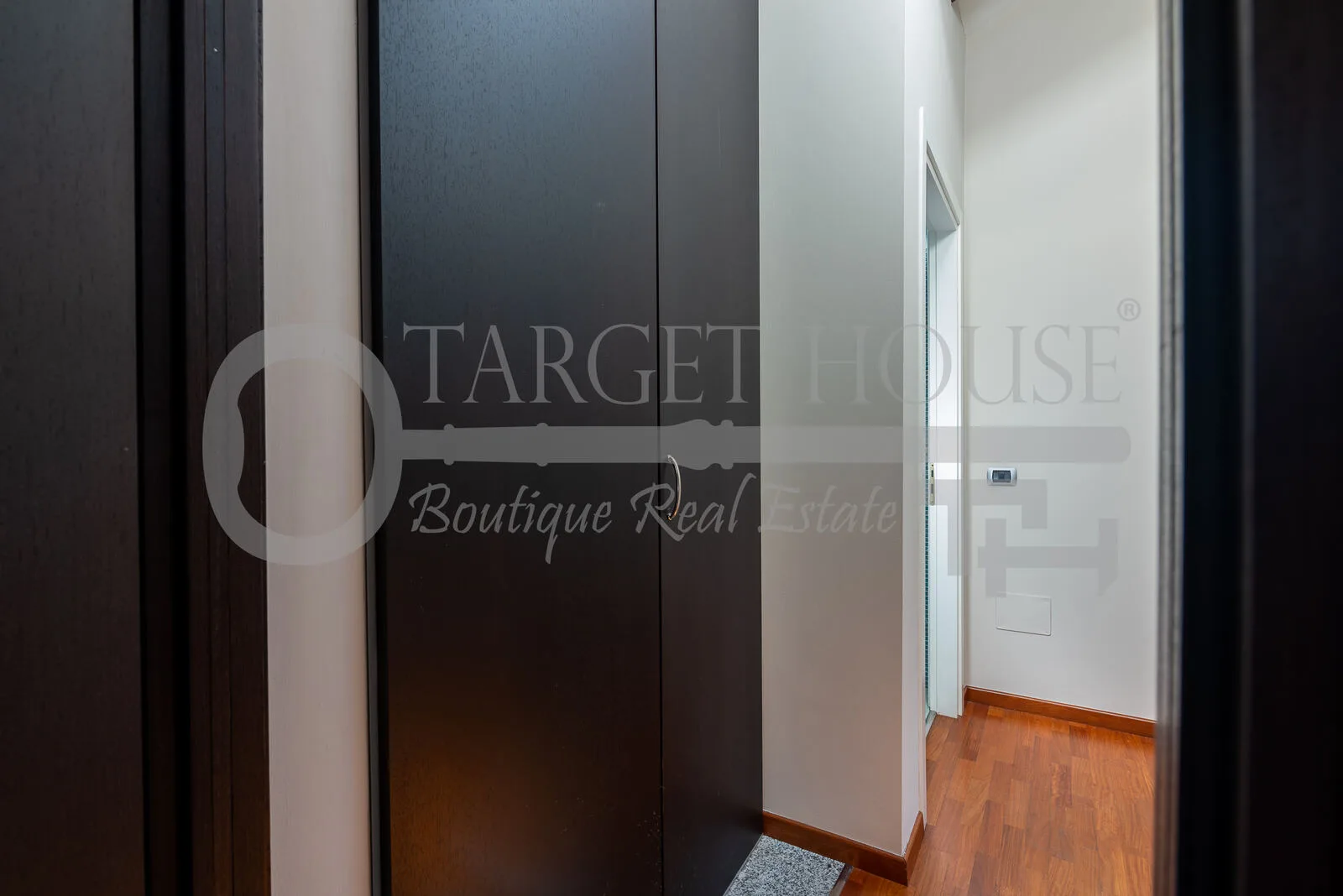 Luxury duplex apartment in central Como near the cathedral and lake — gallery photo 12
