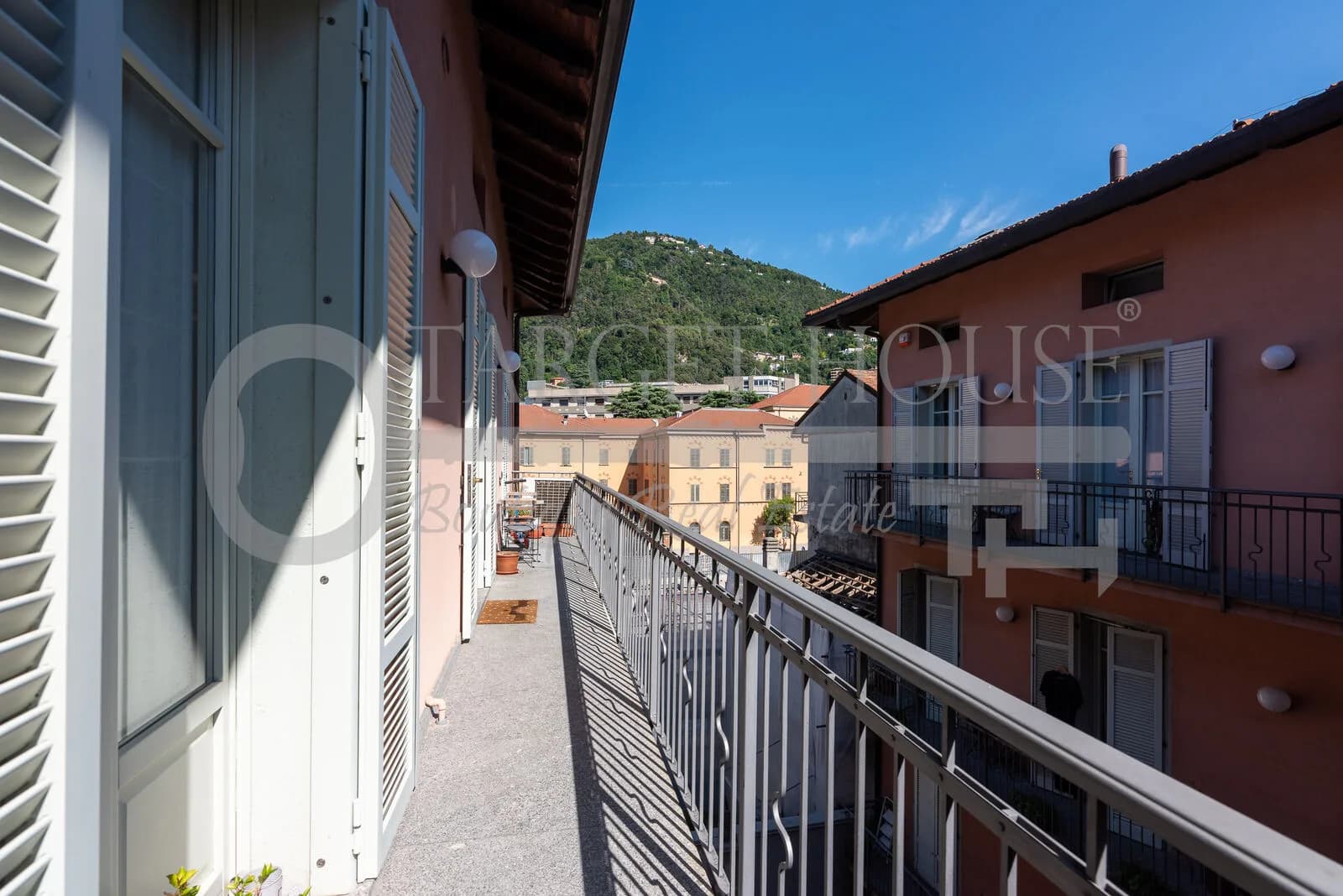 Luxury duplex apartment in central Como near the cathedral and lake — gallery photo 18