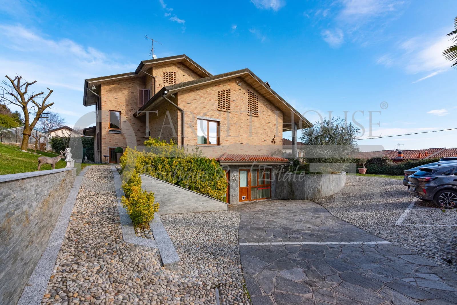 Lake Como B&B villa with pool, garden and guest accommodation — gallery photo 19