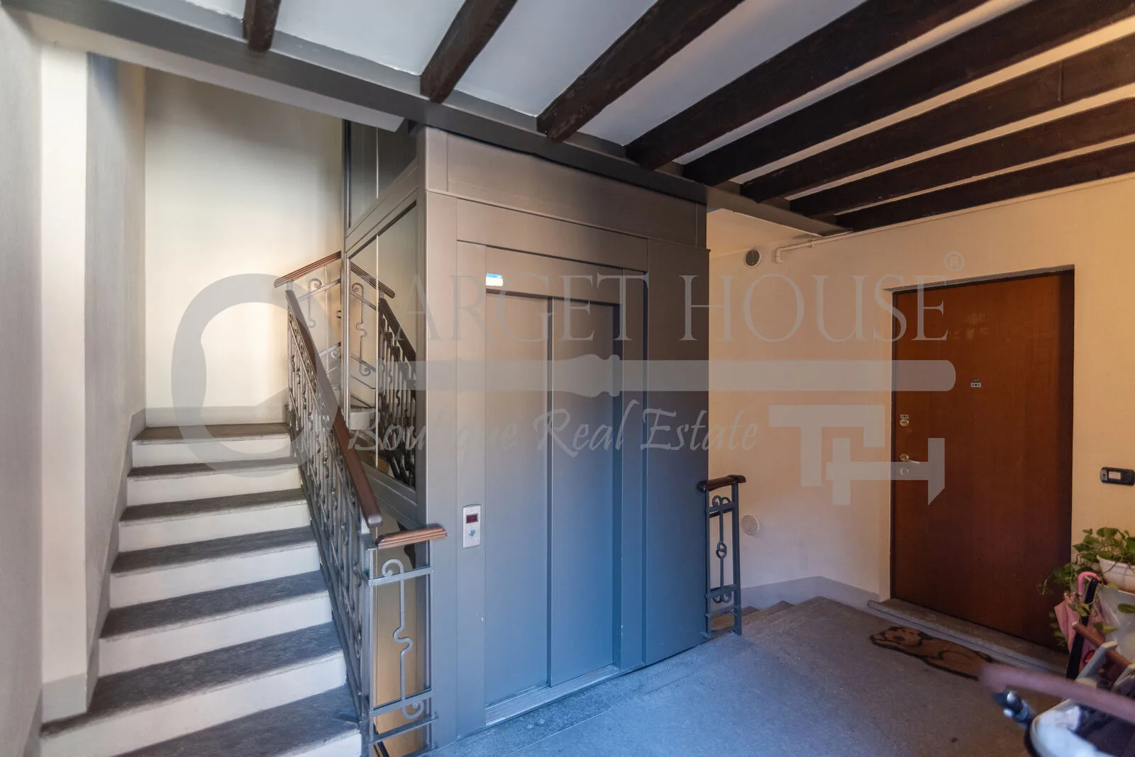 Luxury duplex apartment in central Como near the cathedral and lake — gallery photo 19