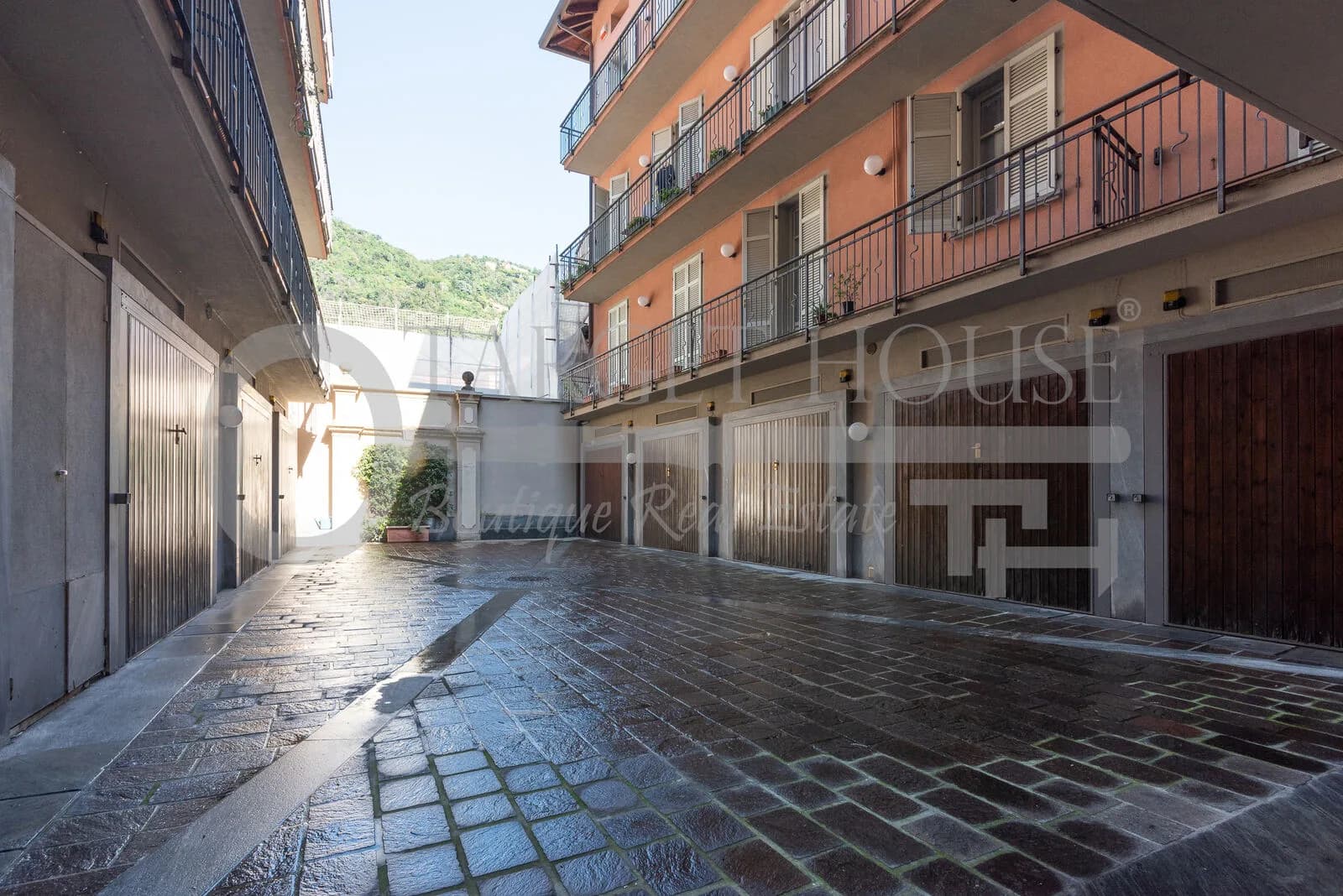 Luxury duplex apartment in central Como near the cathedral and lake — gallery photo 20