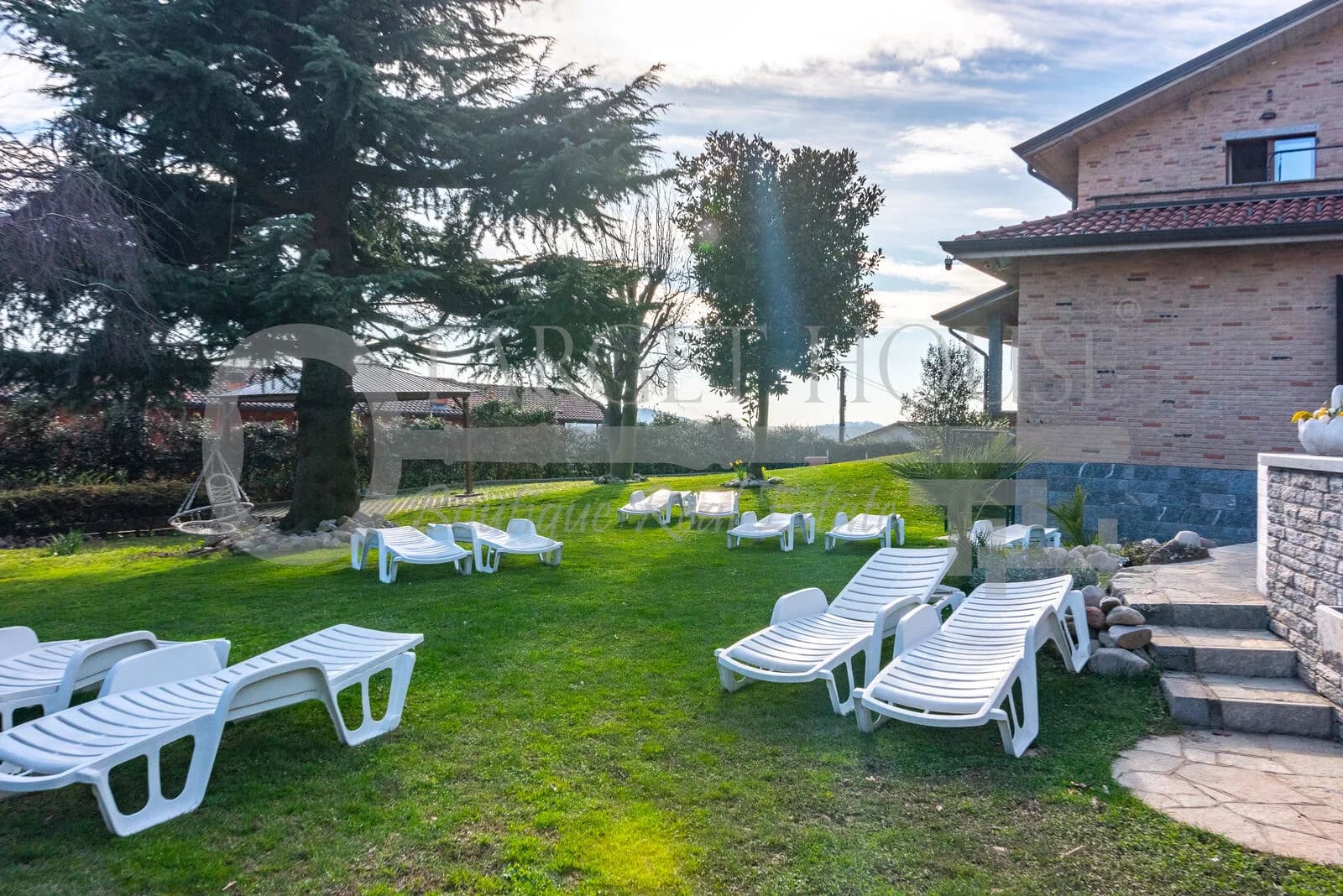 Lake Como B&B villa with pool, garden and guest accommodation — gallery photo 22