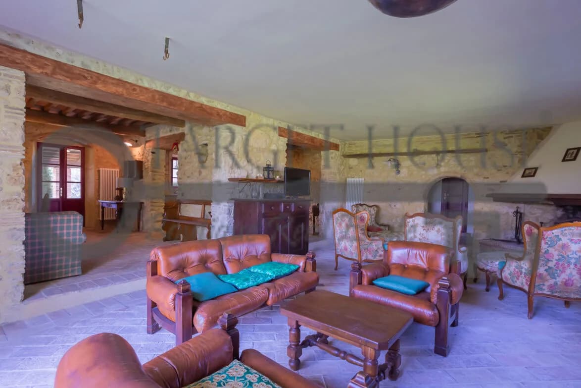 Panoramic Tuscan farmhouse near Bibbona with olive groves and country views — gallery photo 14