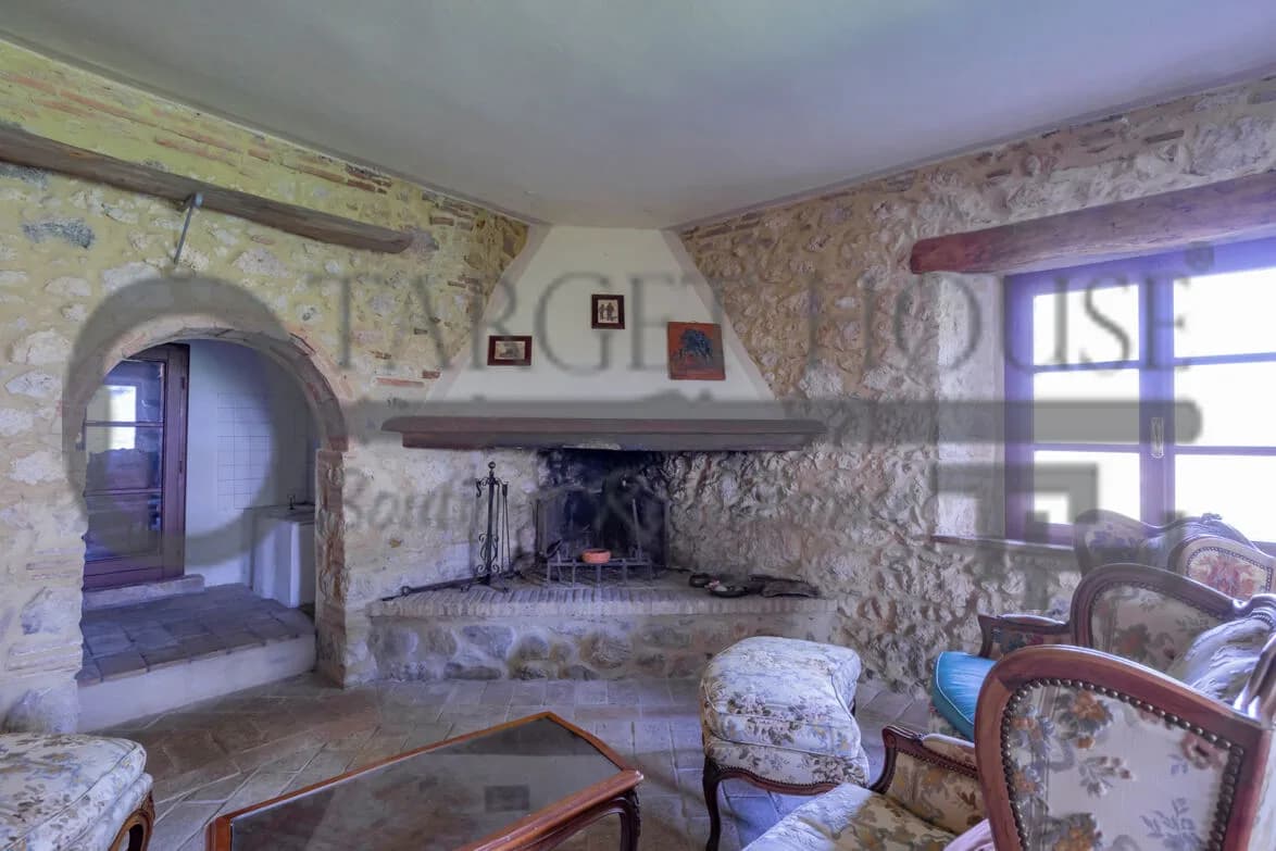 Panoramic Tuscan farmhouse near Bibbona with olive groves and country views — gallery photo 15