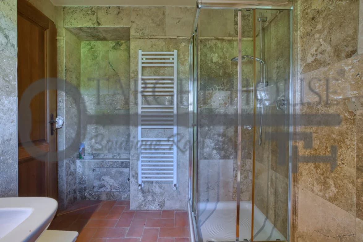Panoramic Tuscan farmhouse near Bibbona with olive groves and country views — gallery photo 20