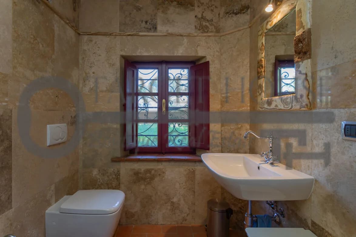 Panoramic Tuscan farmhouse near Bibbona with olive groves and country views — gallery photo 21