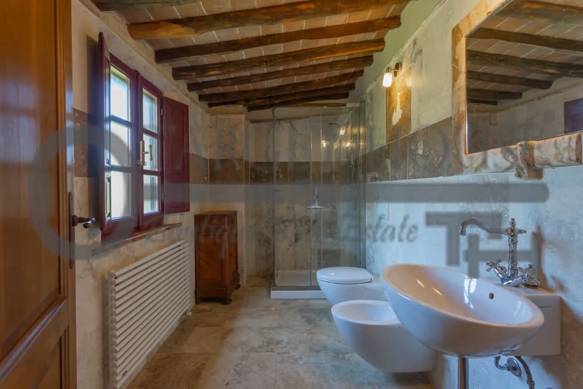 Panoramic Tuscan farmhouse near Bibbona with olive groves and country views — gallery photo 26