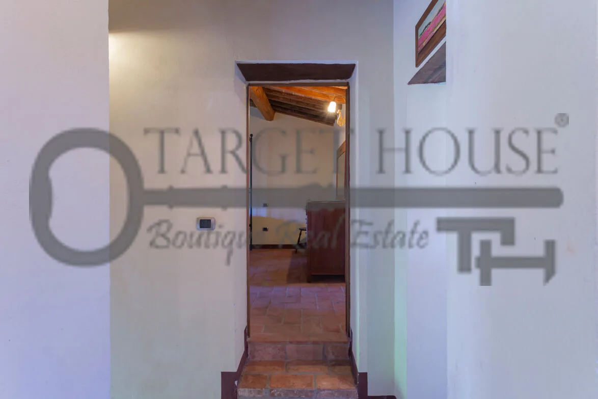 Panoramic Tuscan farmhouse near Bibbona with olive groves and country views — gallery photo 29