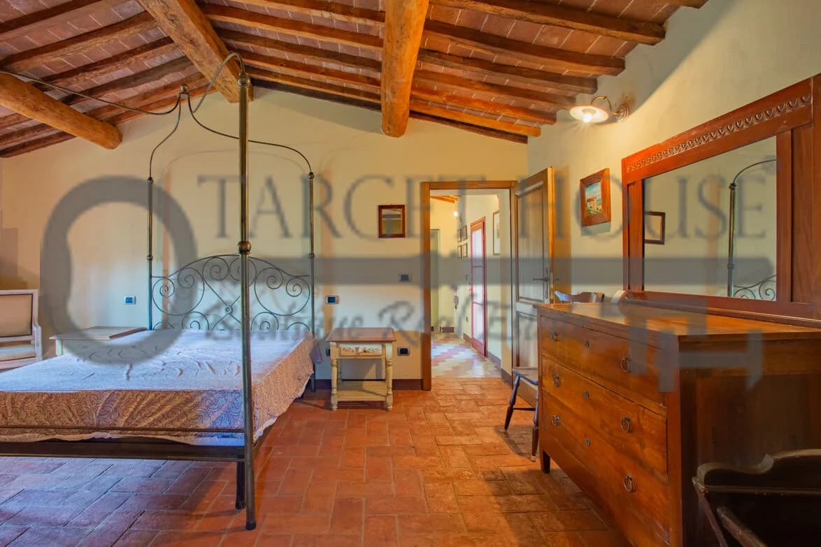 Panoramic Tuscan farmhouse near Bibbona with olive groves and country views — gallery photo 32
