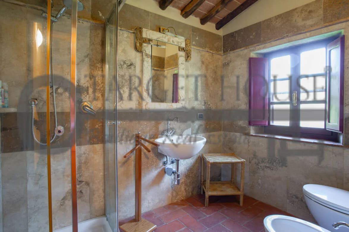 Panoramic Tuscan farmhouse near Bibbona with olive groves and country views — gallery photo 33