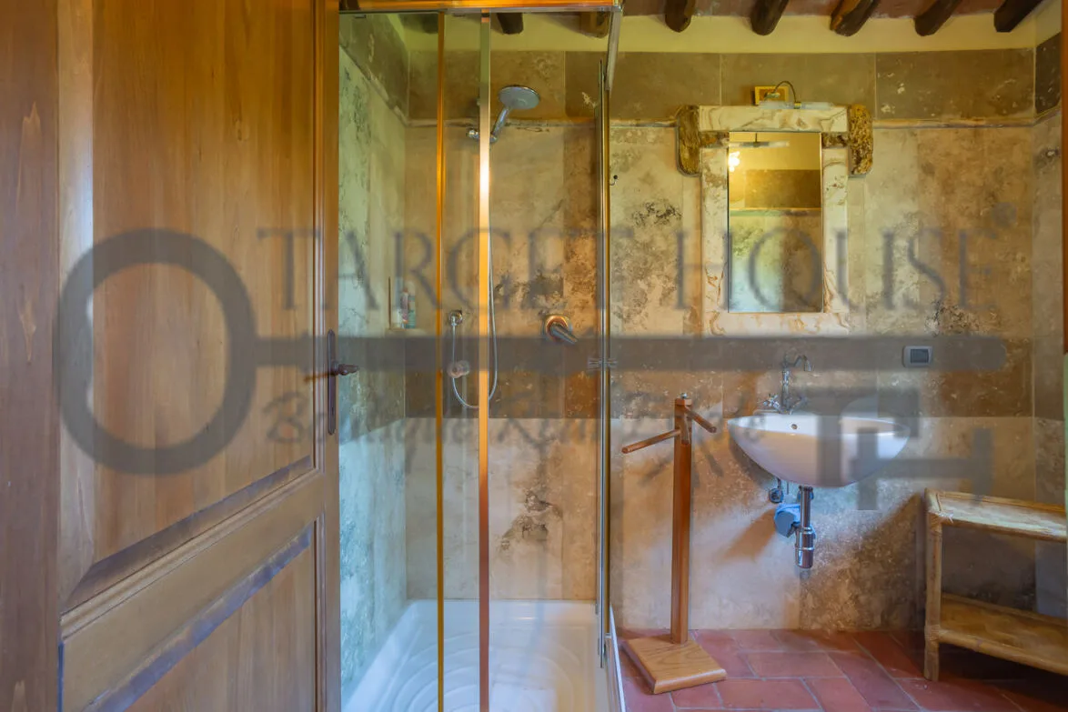 Panoramic Tuscan farmhouse near Bibbona with olive groves and country views — gallery photo 34