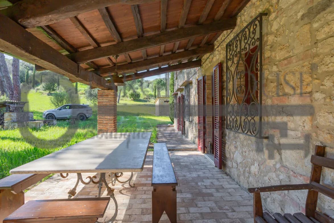 Panoramic Tuscan farmhouse near Bibbona with olive groves and country views — gallery photo 44