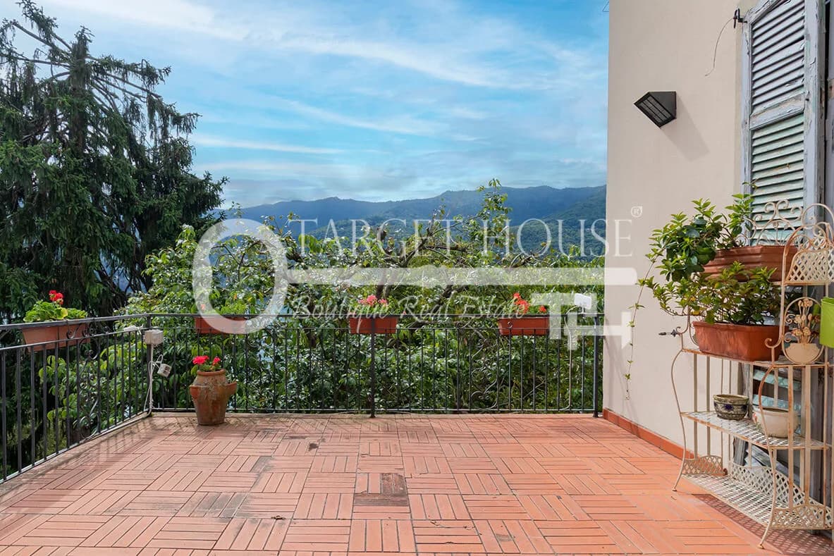 Luxury villa in Carate Urio with Lake Como views, pool and terraces — gallery photo 17