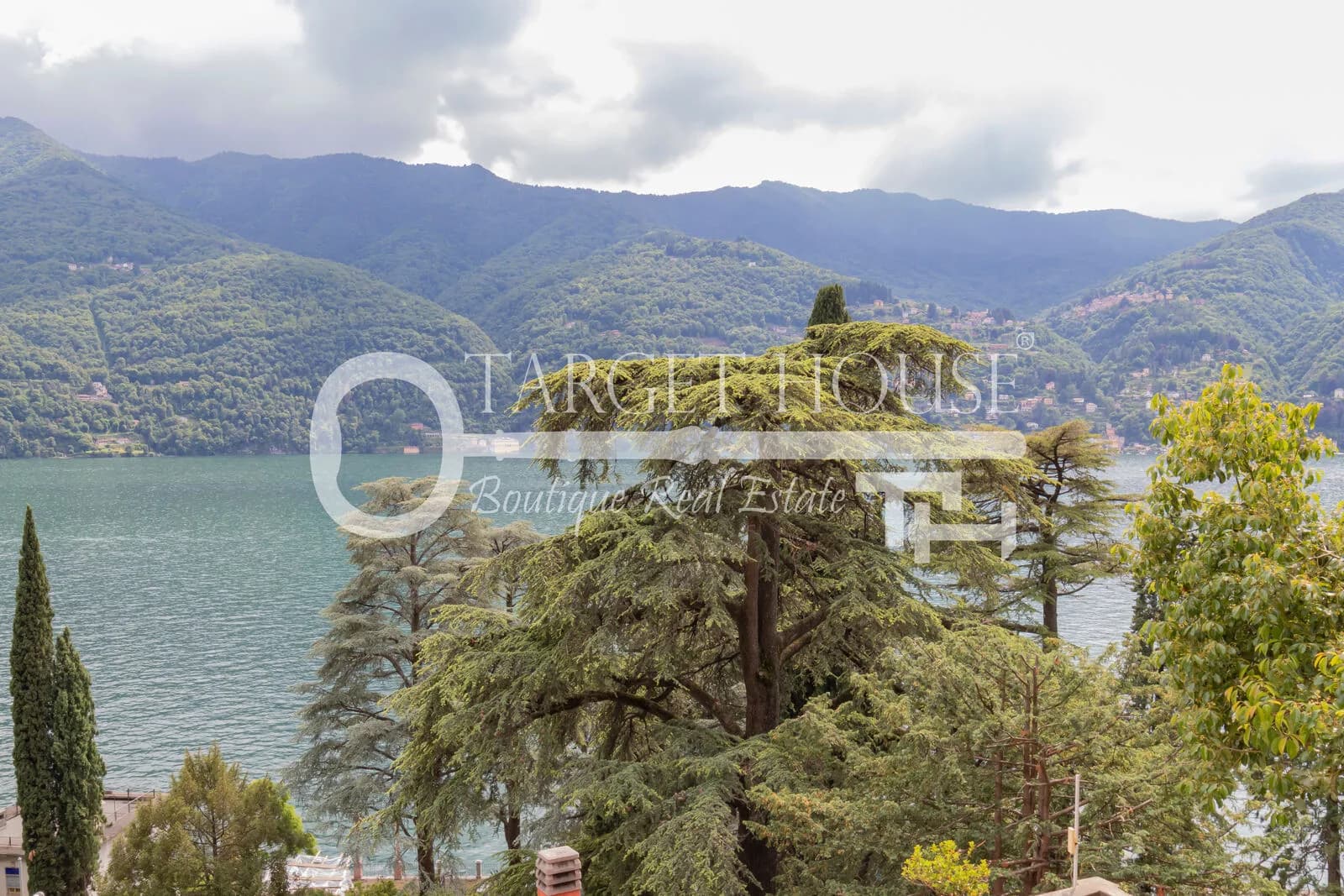 Luxury villa in Carate Urio with Lake Como views, pool and terraces — gallery photo 19