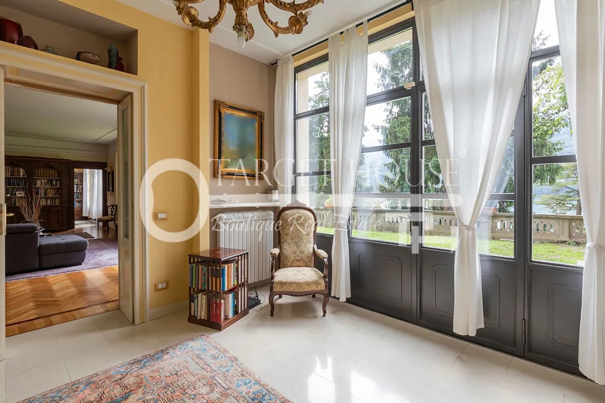 Luxury villa in Carate Urio with Lake Como views, pool and terraces — gallery photo 24