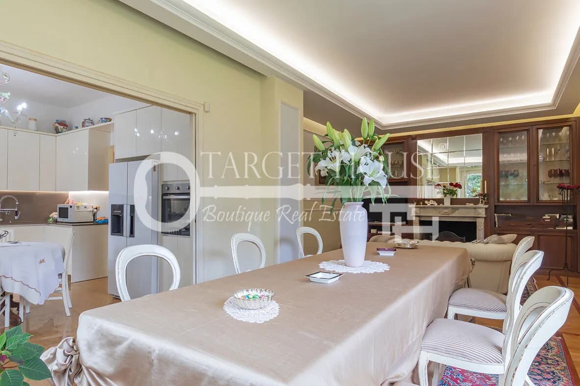 Luxury villa in Carate Urio with Lake Como views, pool and terraces — gallery photo 28
