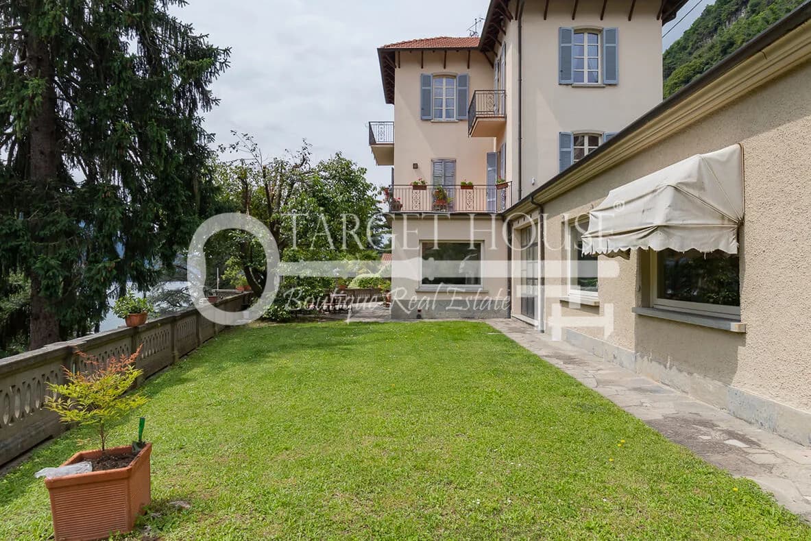 Luxury villa in Carate Urio with Lake Como views, pool and terraces — gallery photo 33