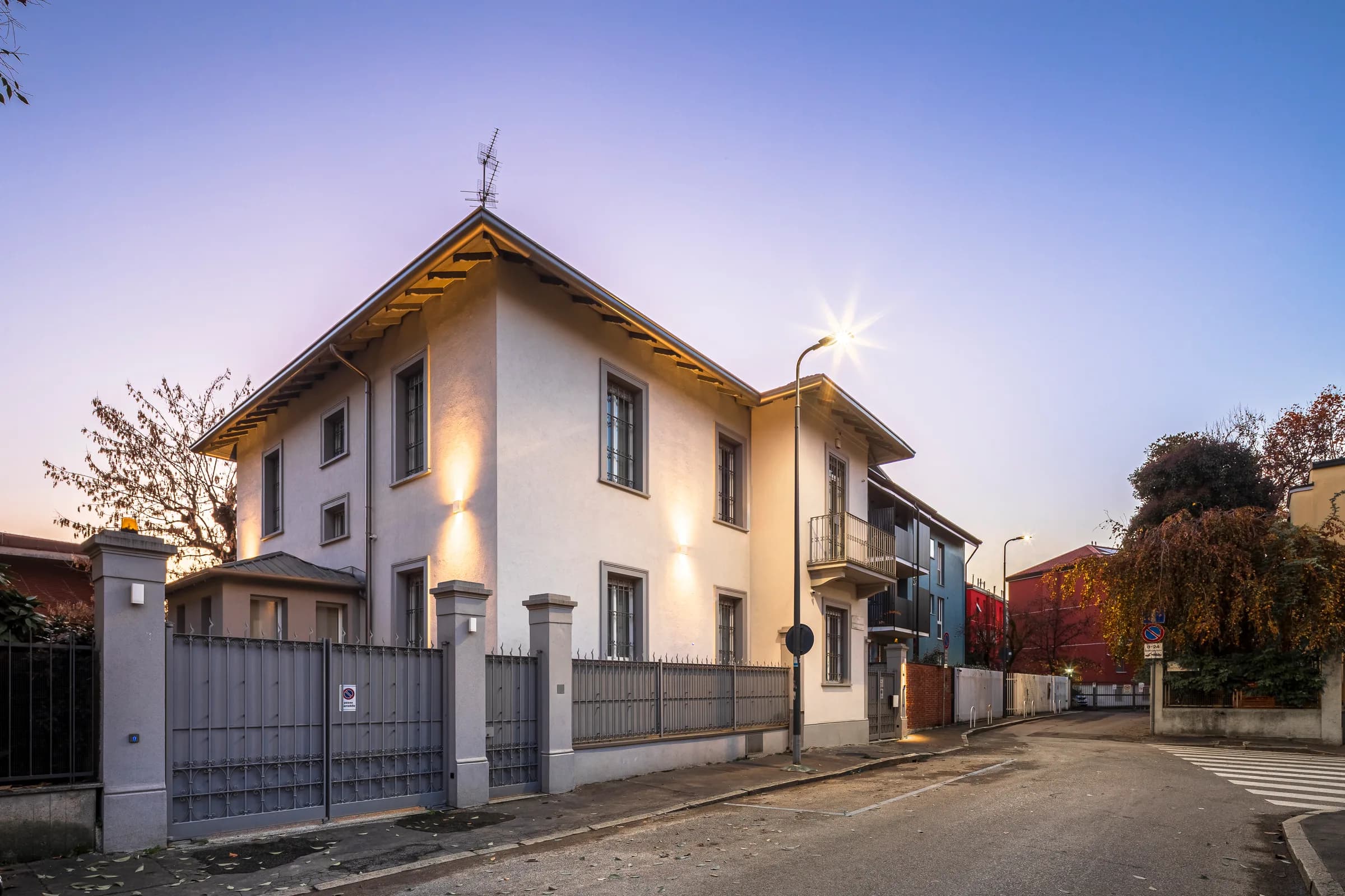Historic Freestanding Villa — Maggiolina, Milan