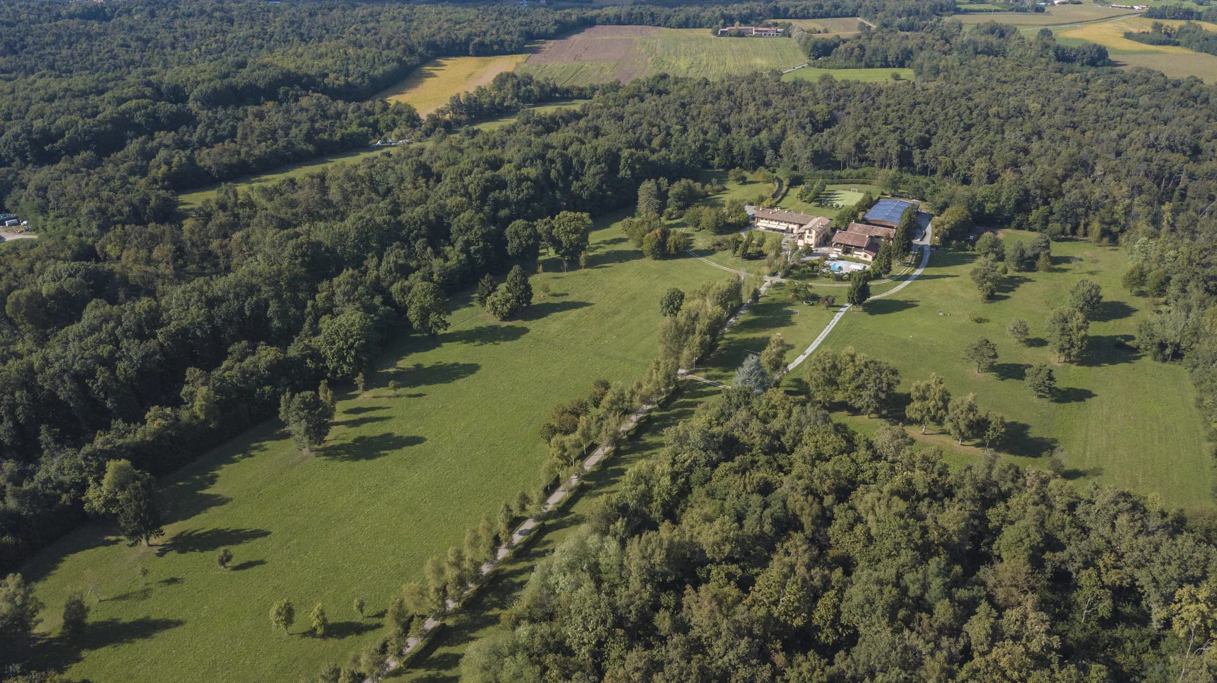 Unique Luxury Estate with Private Park & Equestrian Facilities – Lombardy, Italy — photo 2