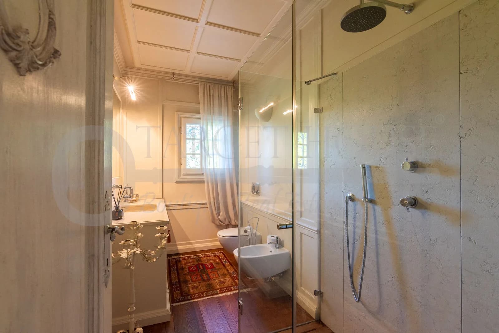 Luxury villa in Carimate with infinity pool — gallery photo 8