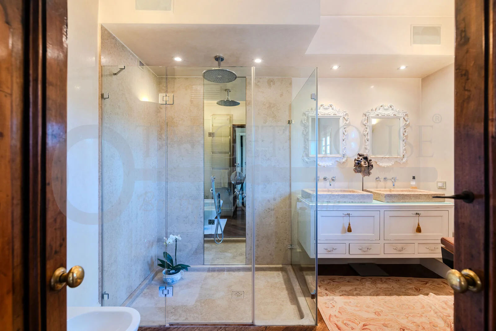Luxury villa in Carimate with infinity pool — gallery photo 13