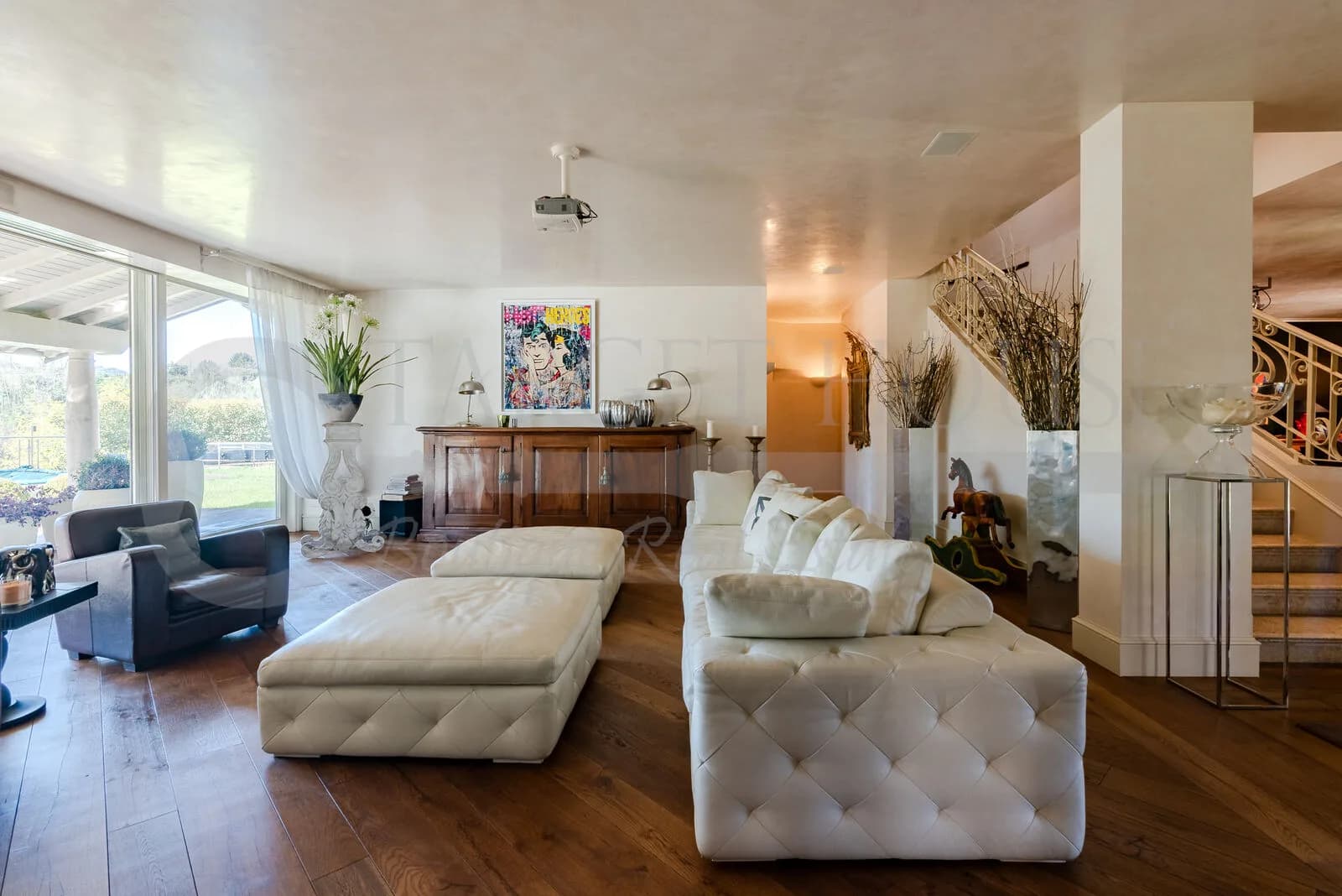 Luxury villa in Carimate with infinity pool — gallery photo 18