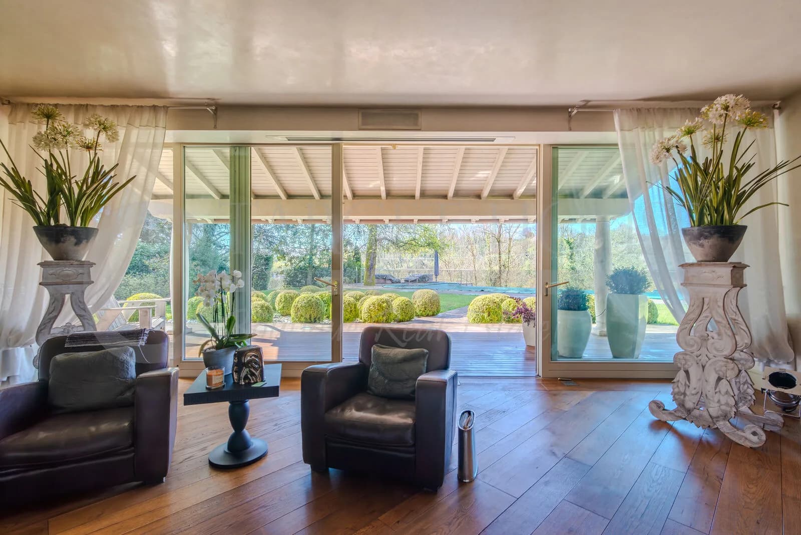 Luxury villa in Carimate with infinity pool — gallery photo 19