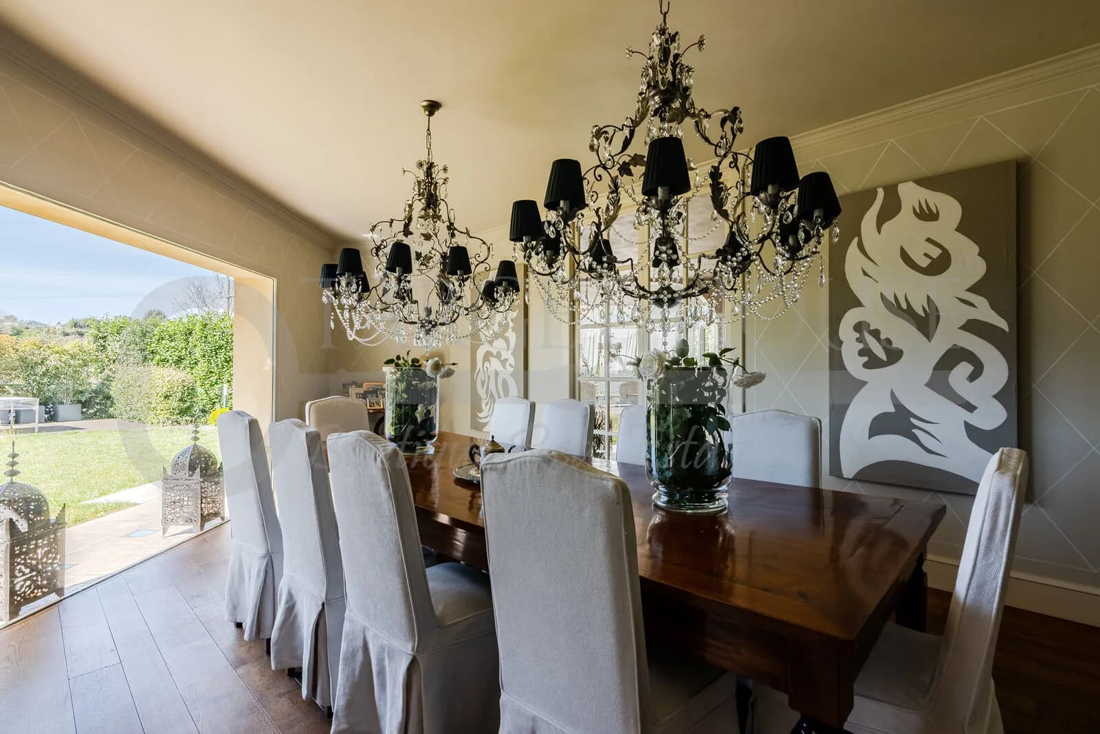 Luxury villa in Carimate with infinity pool — gallery photo 25