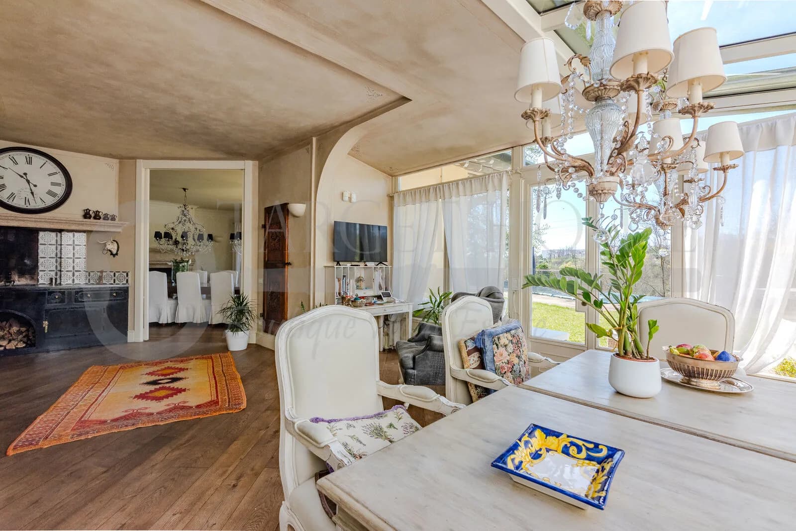 Luxury villa in Carimate with infinity pool — gallery photo 34