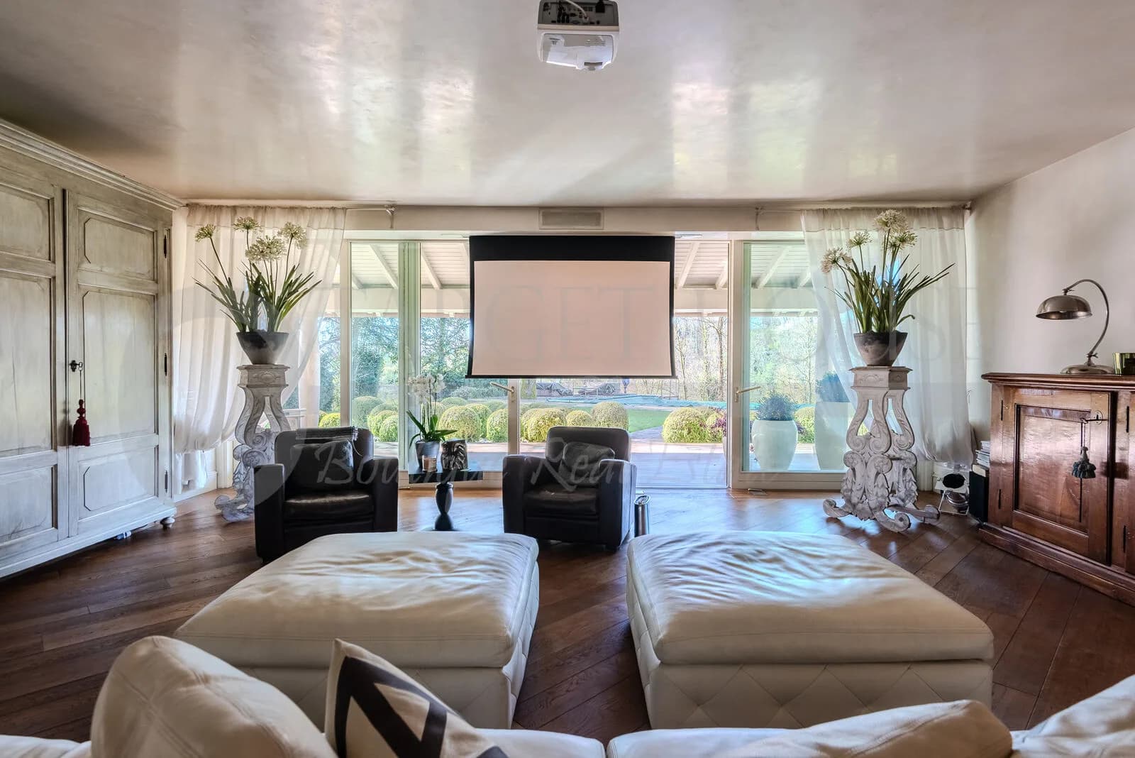 Luxury villa in Carimate with infinity pool — gallery photo 35