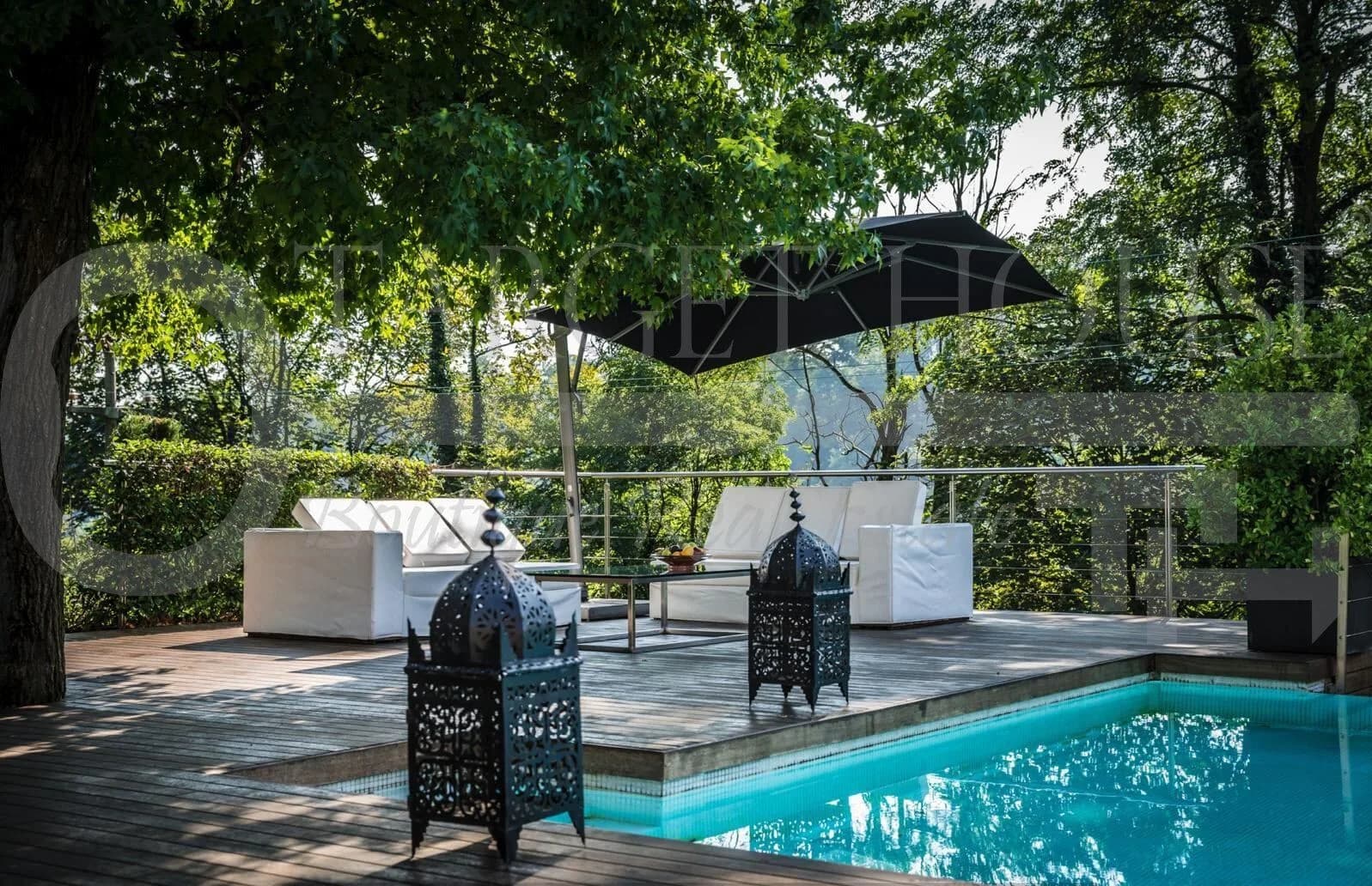 Luxury villa in Carimate with infinity pool — gallery photo 46