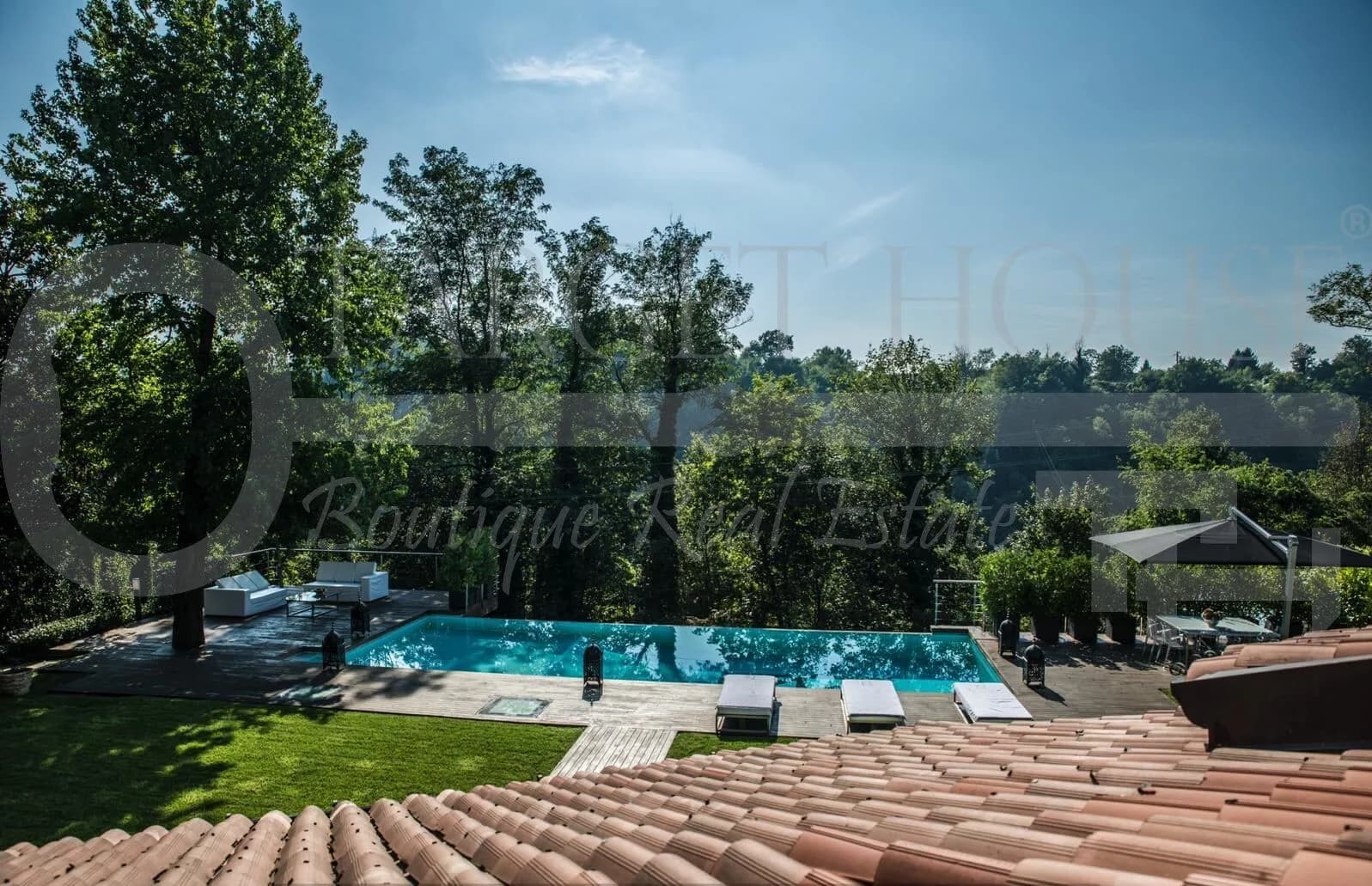 Luxury villa in Carimate with infinity pool — gallery photo 48