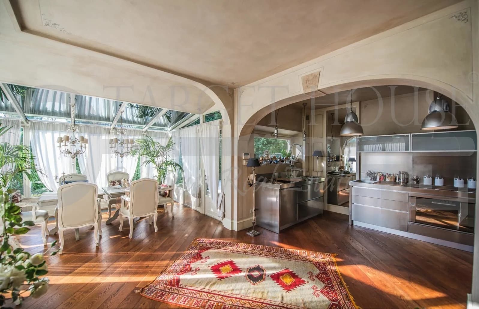 Luxury villa in Carimate with infinity pool — gallery photo 49