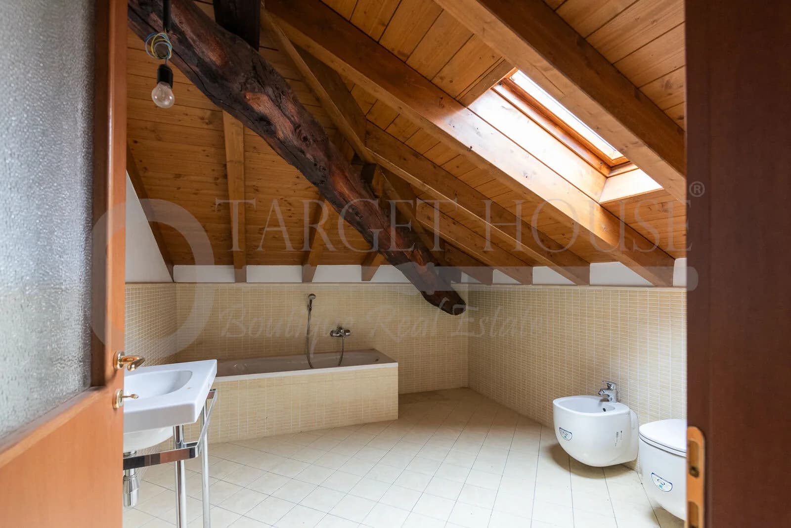 Liberty villa in Como near the old town and lake — gallery photo 28