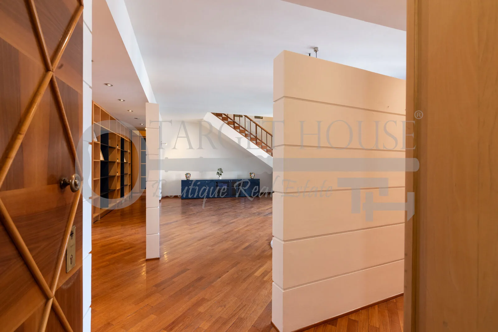 Milan penthouse with panoramic 100 sqm rooftop terrace — gallery photo 4
