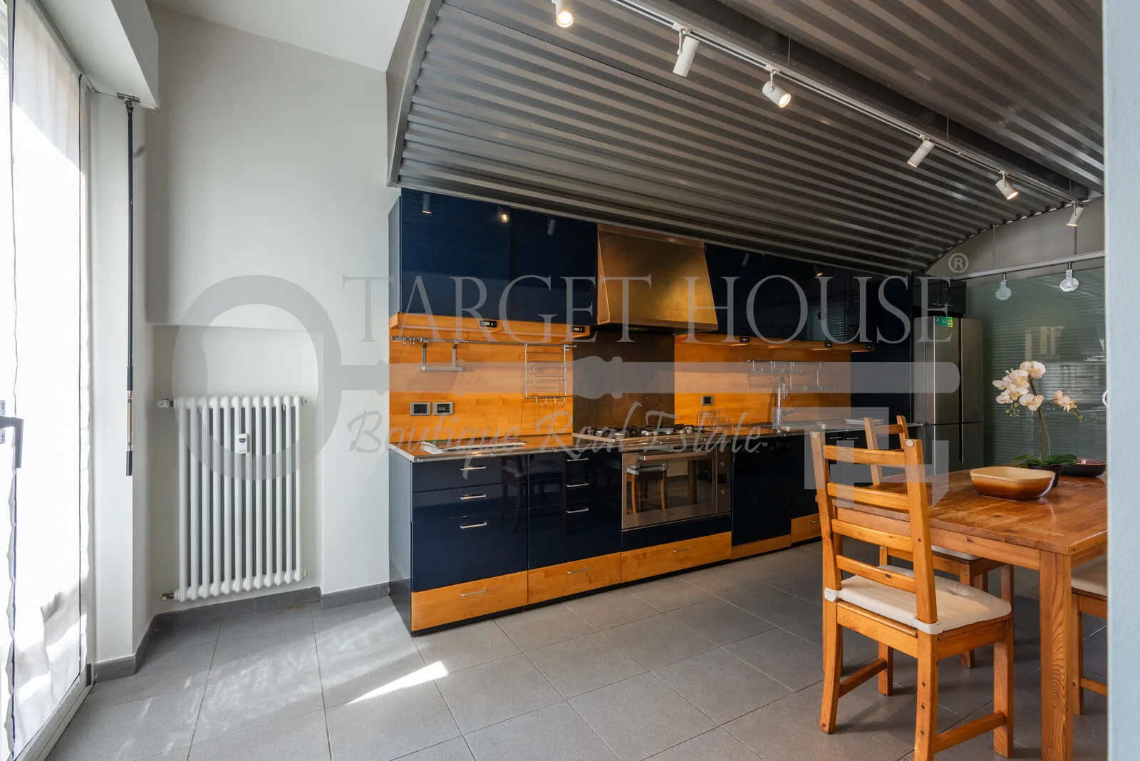 Milan penthouse with panoramic 100 sqm rooftop terrace — gallery photo 10