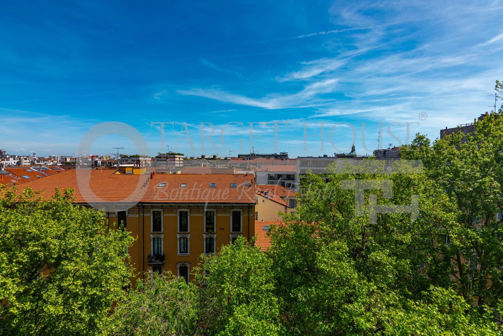 Milan penthouse with panoramic 100 sqm rooftop terrace — gallery photo 16