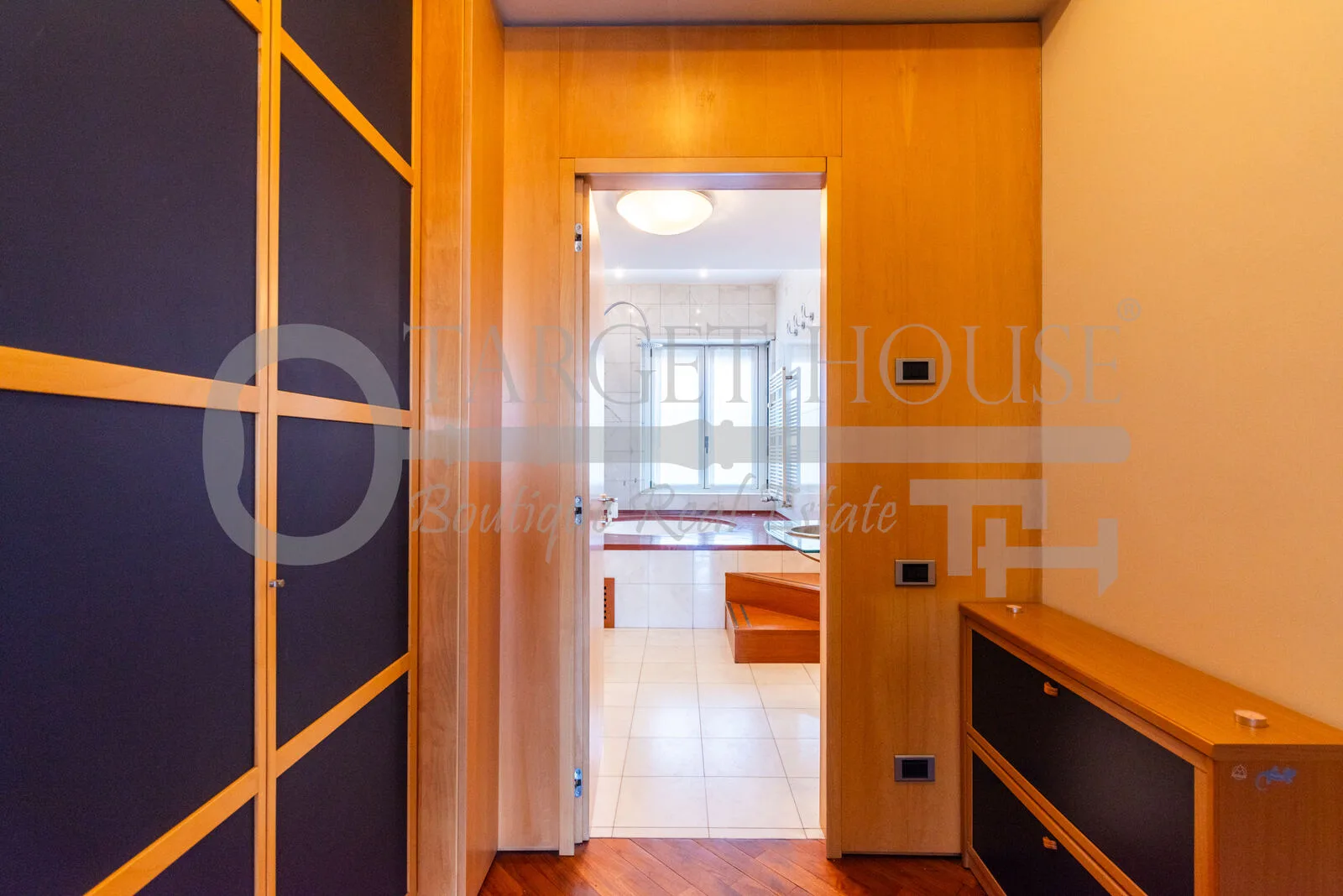 Milan penthouse with panoramic 100 sqm rooftop terrace — gallery photo 18