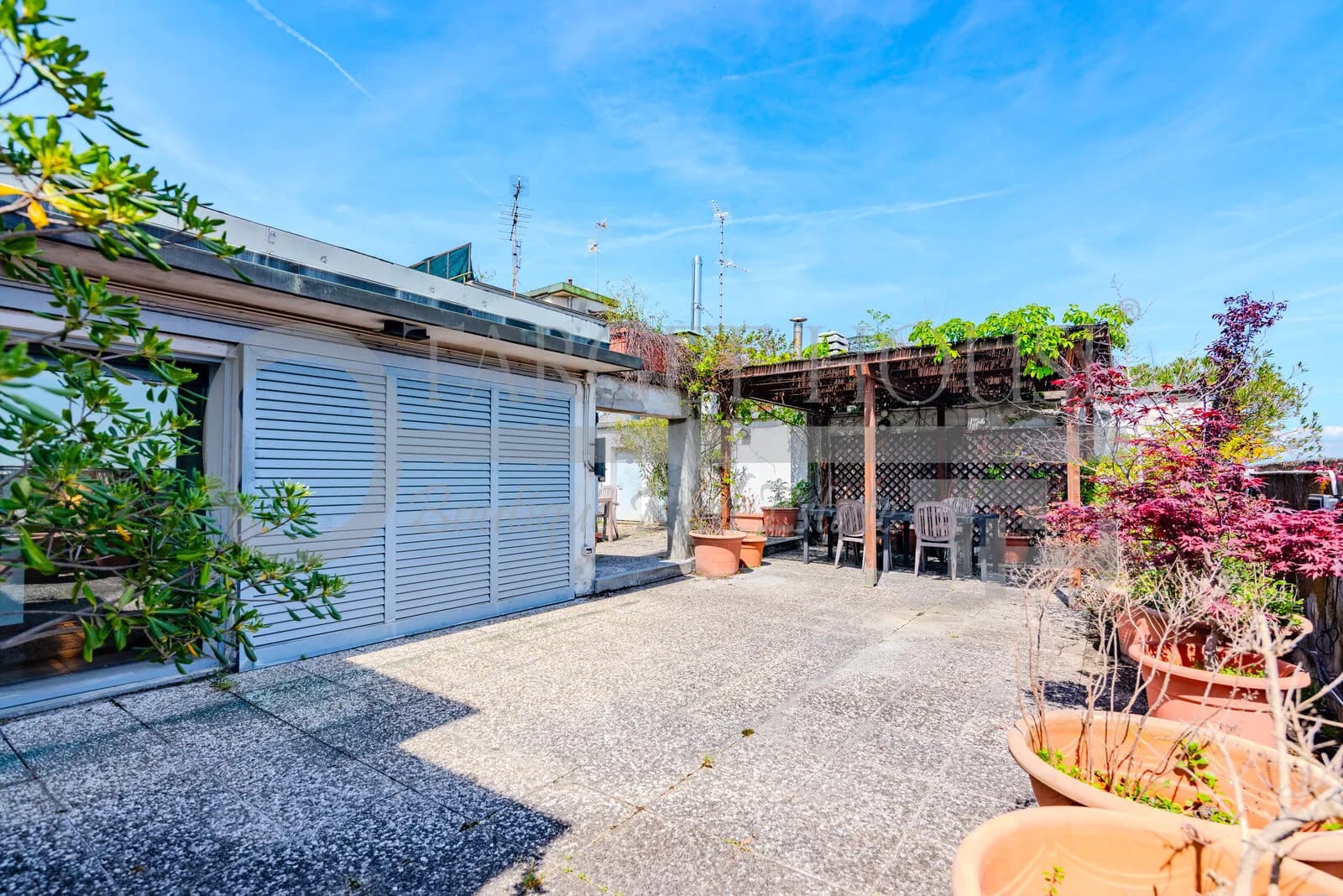Milan penthouse with panoramic 100 sqm rooftop terrace — gallery photo 24