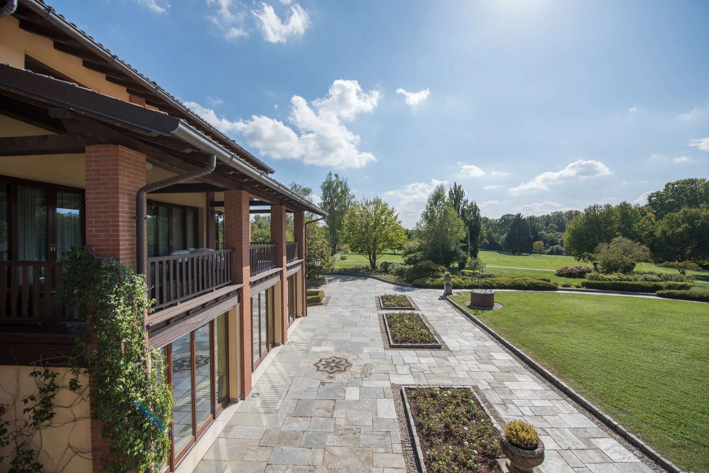 Unique Luxury Estate with Private Park & Equestrian Facilities – Lombardy, Italy — photo 12